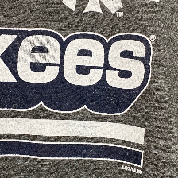 MLB New York NY Yankees Gray Retro T-Shirt Tee - Picture 3 of 6